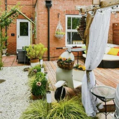 Cosy Garden Flat, Private Hot Tub & Four Poster Bed Διαμέρισμα Γιορκ Εξωτερικό φωτογραφία