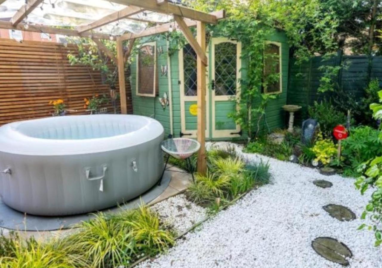 Cosy Garden Flat, Private Hot Tub & Four Poster Bed Διαμέρισμα Γιορκ Εξωτερικό φωτογραφία